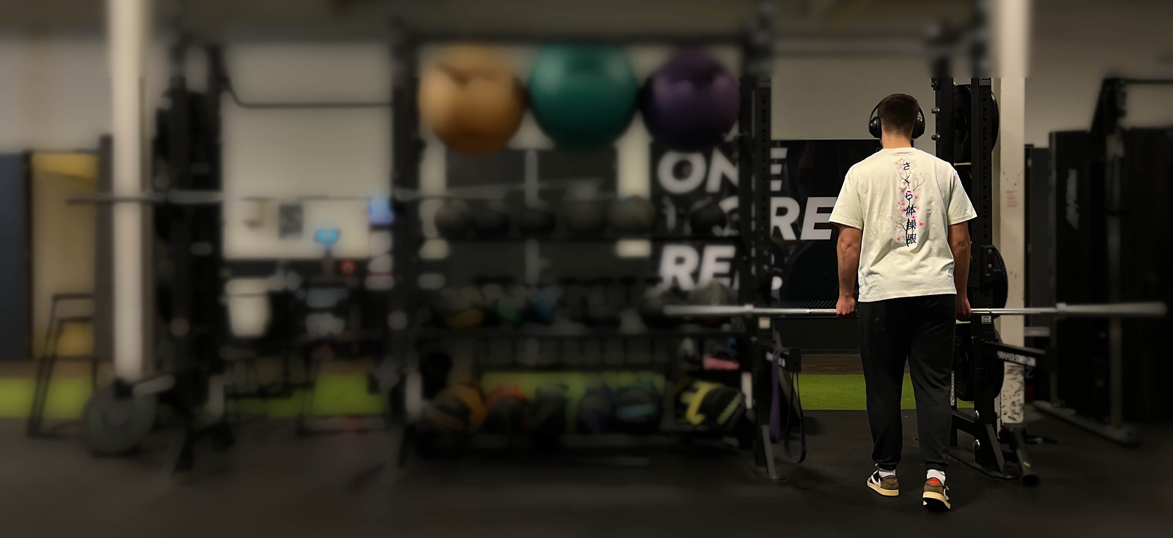 Persoon in Oversized T-shirt van Sakura Gymwear